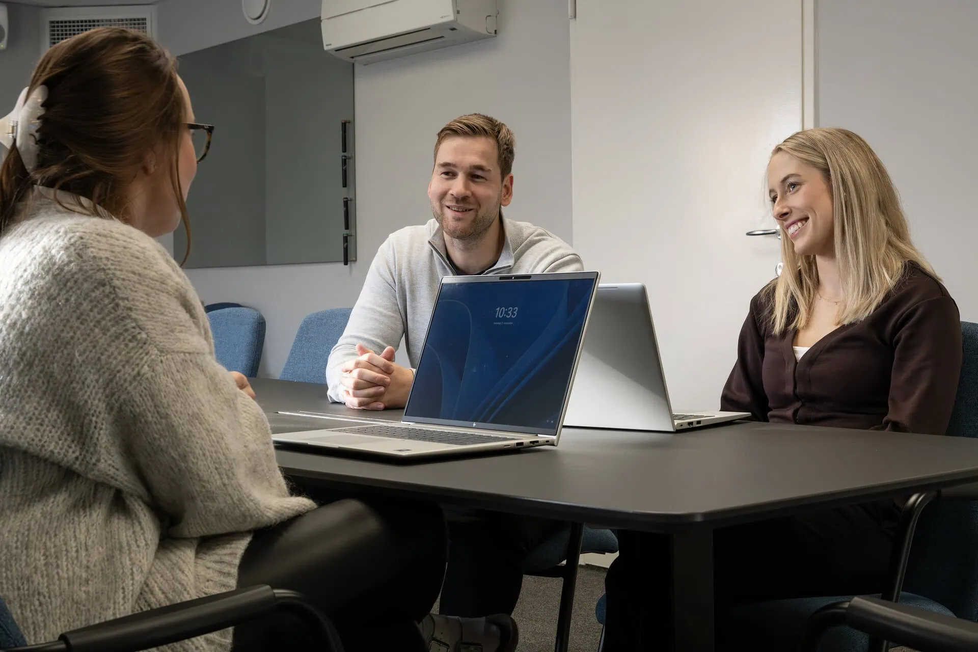 Alt tekst: Kallesten Revisjon og Regnskap AS tilbyr profesjonell revisjon og regnskapstjenester i Norge.
